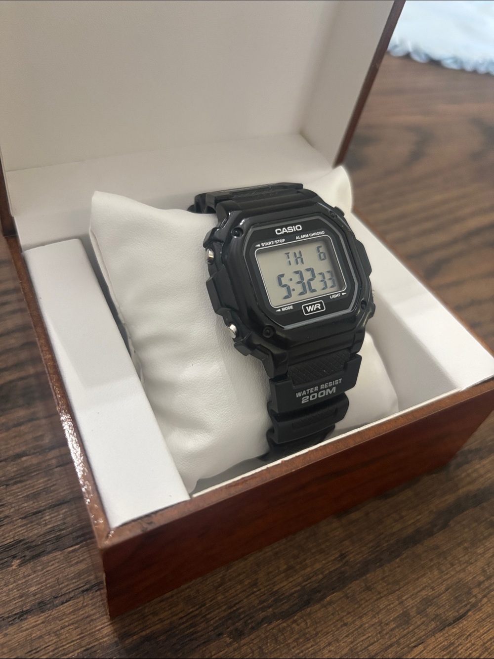 Casio F-108WH Watch - Picture 3 of 6